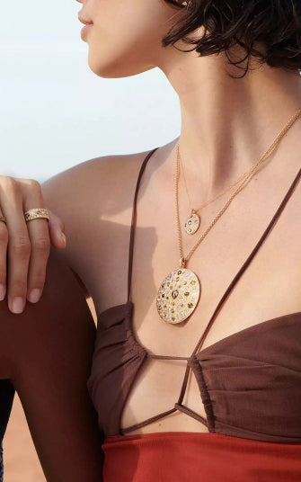 JEWELS THAT TELL A STORY