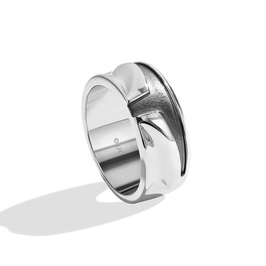 Star Wars THE MANDALORIAN™ WOMEN'S RING Silver and Black Rhodium Side view