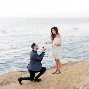 Man proposing to woman at the sea