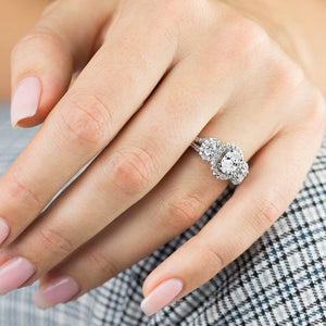 Is an Oval Cut Engagement Ring Right for Me?
